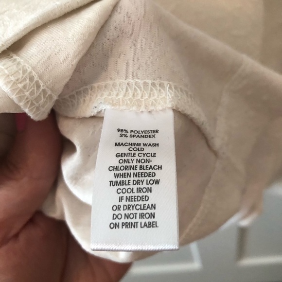 Creamy white floral embossed Ann Taylor blouse - Picture 6 of 8